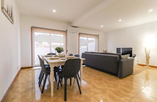 Vila Praia de Ancora Apartment | Flor do Mar - Spacious Apartment with Balcony
