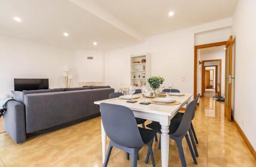 Vila Praia de Ancora Apartment | Flor do Mar - Spacious Apartment with Balcony