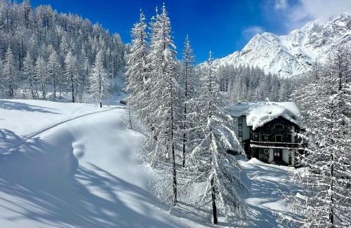 Cervinia Apartment | FLORA ALPINA EXPERIENCE - "Ski-to-Door" Brand New Chalet Apartments with Indoor Garage and Mountain View