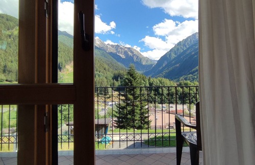 Temu House | Flora Alpina- Genziana apartments with breathtaking views and balcony