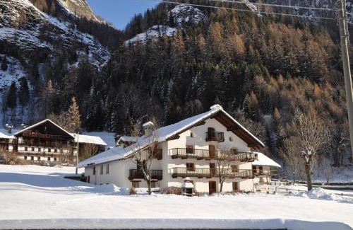 Gressoney-Saint-Jean Apartment | Flora Alpina apartments-Residenza Verdebjo