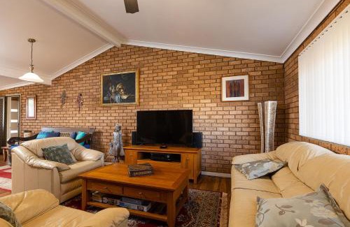 Tuncurry House | Flora Parade 6