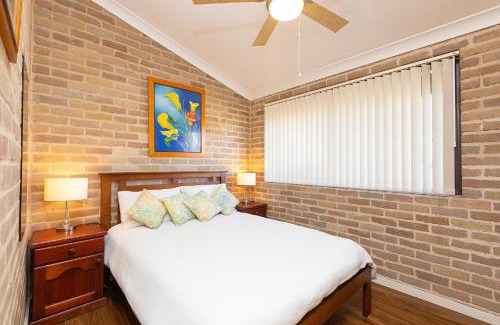 Tuncurry House | Flora Parade 6