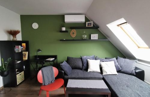 Ferencvaros Apartment | Floral Apartment - NEW in town