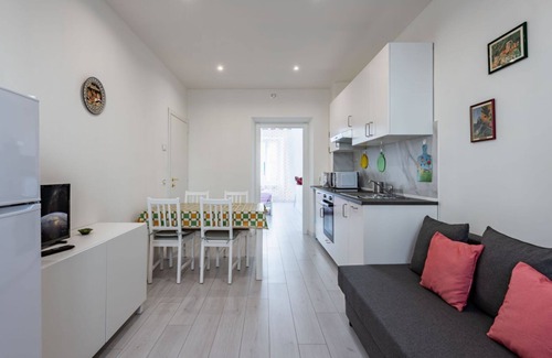 Oltrarno Apartment | Florence Bright & Quiet Flat