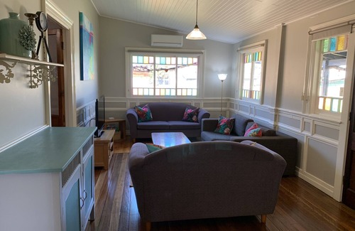 Cessnock Cottage | Florence Cottage, 10 minutes from Hunter Valley Vineyards. Family friendly.