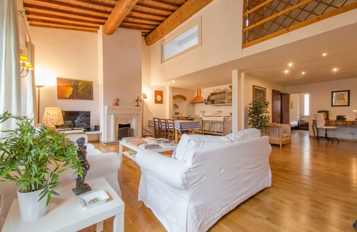 Santissima Annunziata Apartment | Florence - large panoramic apartment