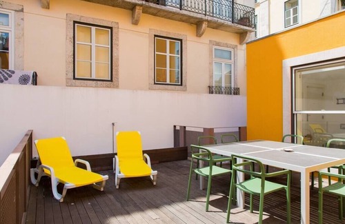 Encarnacao House | Flores - Triplex in Chiado w/terrace & parking!
