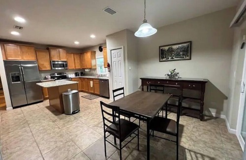 Rockledge House | Florida Beach & Theme Parks, Cozy Spa & Lake Views