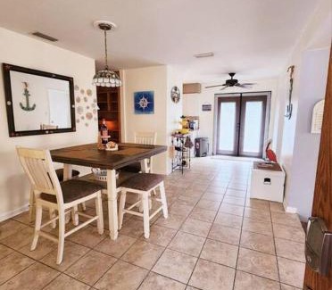 Meadowlawn House | Florida Escape! 3 bedroom home with outside shower