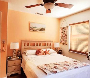 Meadowlawn House | Florida Escape! 3 bedroom home with outside shower