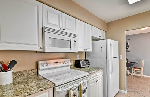 Gulf Gate Estates House | Florida Home 3 Mi to Siesta Key, Walk to Gulf Gate