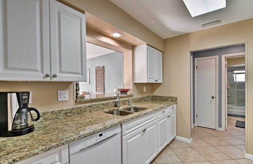 Gulf Gate Estates House | Florida Home 3 Mi to Siesta Key, Walk to Gulf Gate