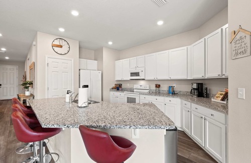 Braden River House | Florida Retreat Home w Fast-wifi Patio King Bed