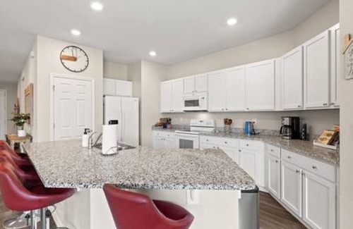 Braden River House | Florida Retreat Home w Fast-wifi Patio King Bed