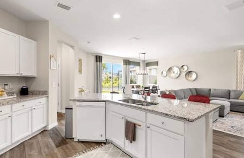 Braden River House | Florida Retreat Home w Fast-wifi Patio King Bed