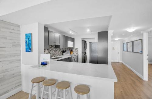 Meadows House | Florida - Spacious Updated Waterfront Condo 2x2 Pool Dock