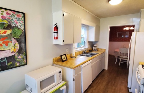 Thunderbolt House | Flo’s Hideaway in the Heart of Thunderbolt just outside Savannah city limits