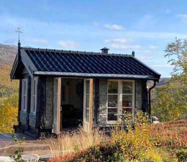 Rokland Apartment | Flott og romslig hytte med særpreg i Lønsdal