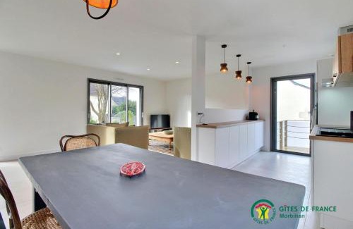 Plouharnel House | Flouka