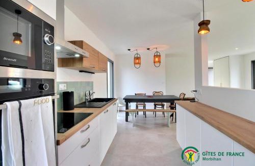 Plouharnel House | Flouka