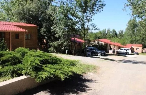 Montgeard Ski Chalet | Flower Camping Du Lac De Thésauque * - Chalet Comfort 35m2 2 bedrooms - air conditioning + TV + covered terrace 4 people