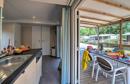 Saumur House | Flower Camping L'Ile d'Offard * - Homeflower Premium 30.5m2 (3 bedrooms) + CLIM + semi-covered terrace + TV + sheets + towels 7 people