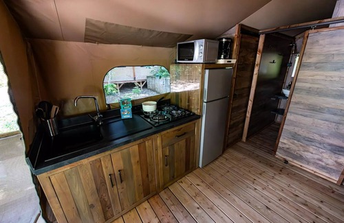 Die House | Flower Camping la Pinède * - Lodge Insolite Pinede 34 m2 - 2 bedrooms + Covered terrace + Plancha - 4 to 5 people - 4 pers. included in the tariff