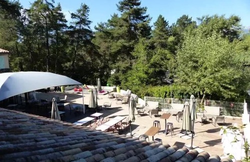 Die House | Flower Camping la Pinède * - Lodge Insolite Pinede 34 m2 - 2 bedrooms + Covered terrace + Plancha - 4 to 5 people - 4 pers. included in the tariff