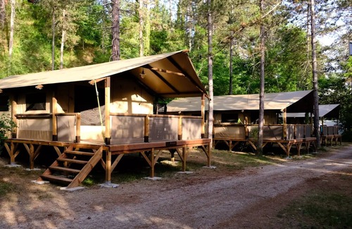 Die House | Flower Camping la Pinède * - Lodge Insolite Pinede 34 m2 - 2 bedrooms + Covered terrace + Plancha - 4 to 5 people - 4 pers. included in the tariff