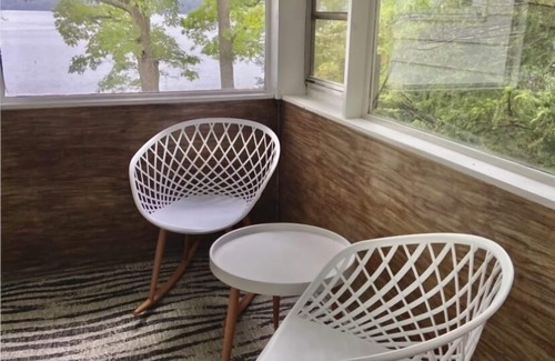 Canandaigua Cottage | FLX Guest House: Canandaigua Lakefront Scandi Style Cottage