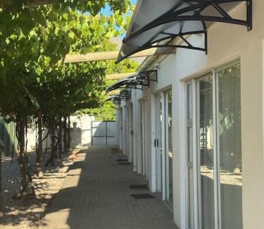 Porterville Hotel | Flyers' Lodge