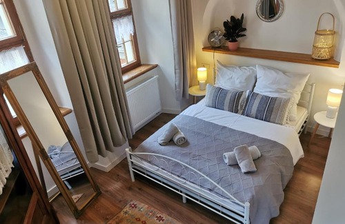 Altstadt Bed & Breakfast | Flyns