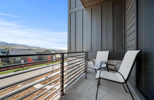 Mountain Green House | Focus Up at the Mountains RO 5973 Wkly Disc
