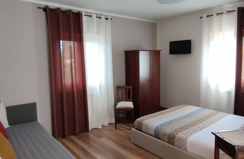 Foligno House | Foligno holiday accommodation with swimming pool and garden
