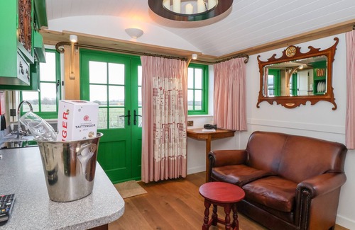 Ryther Cottage | FOLKLORE, romantic, character holiday cottage in Tadcaster