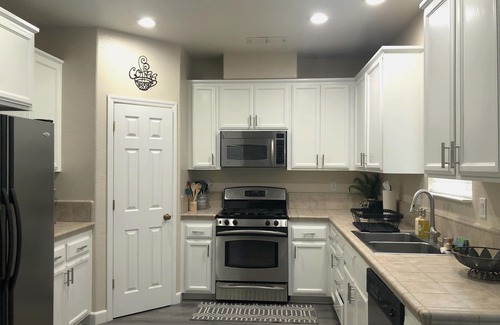 Folsom House | Folsom Executive Style with King Bed