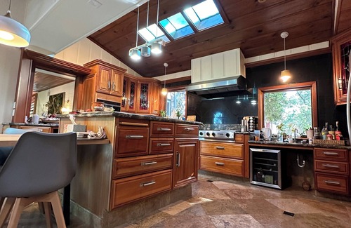 Folsom House | Folsom's hidden gem, entire home!