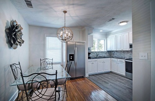 Fondren House | Fondren "Upper Level Style, Comfort and Luxury