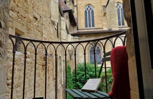 Sarlat-la-Caneda Historic Center Apartment | Fontaines de lÁbbaye