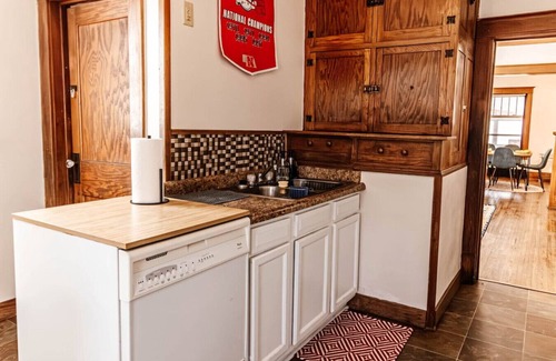 Lincoln House | Foosball & Billiard ready Near UNL, Zoo & Stadium