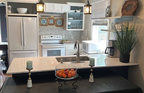Fayetteville House | Football,festivals walk to restaurants & breweries right off the Greenway Trail!