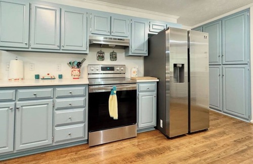 Auburn House | Football Parking Included! Beautiful Natural Private Lot Close to Everything!