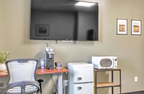Whippleville Apartment | Foothills Lodge & Diner