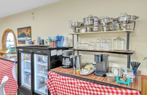 Whippleville Apartment | Foothills Lodge & Diner