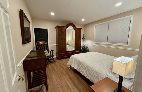 Tacoma House | Foothills Retreat with Hot Tub