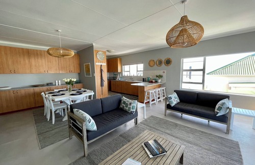 Kleinmond House | Footprints in Kleinmond