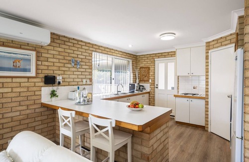 Busselton House | Footprints in the Sand - Central Busselton