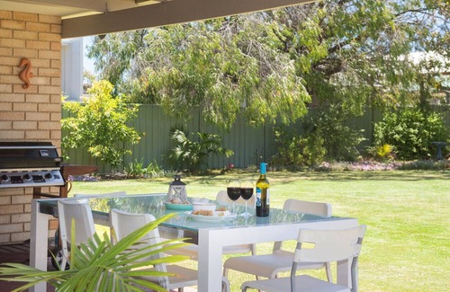 Busselton House | Footprints in the Sand - Central Busselton