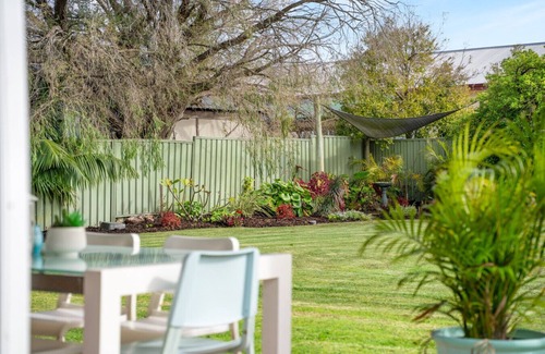 Busselton House | Footprints in the Sand - Central Busselton
